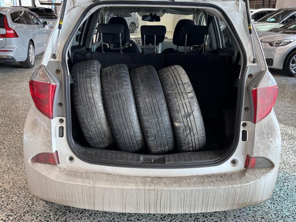 Toyota Verso-S 2011 Valkoinen