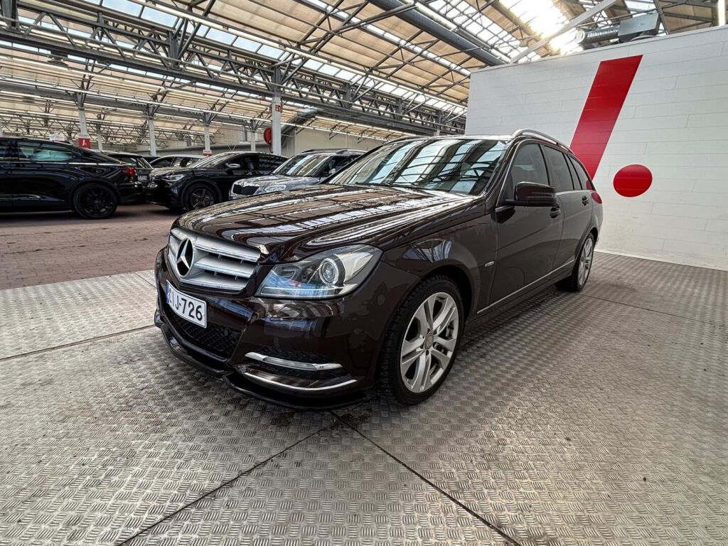 Mercedes-Benz C 2011 Ruskea (beige)