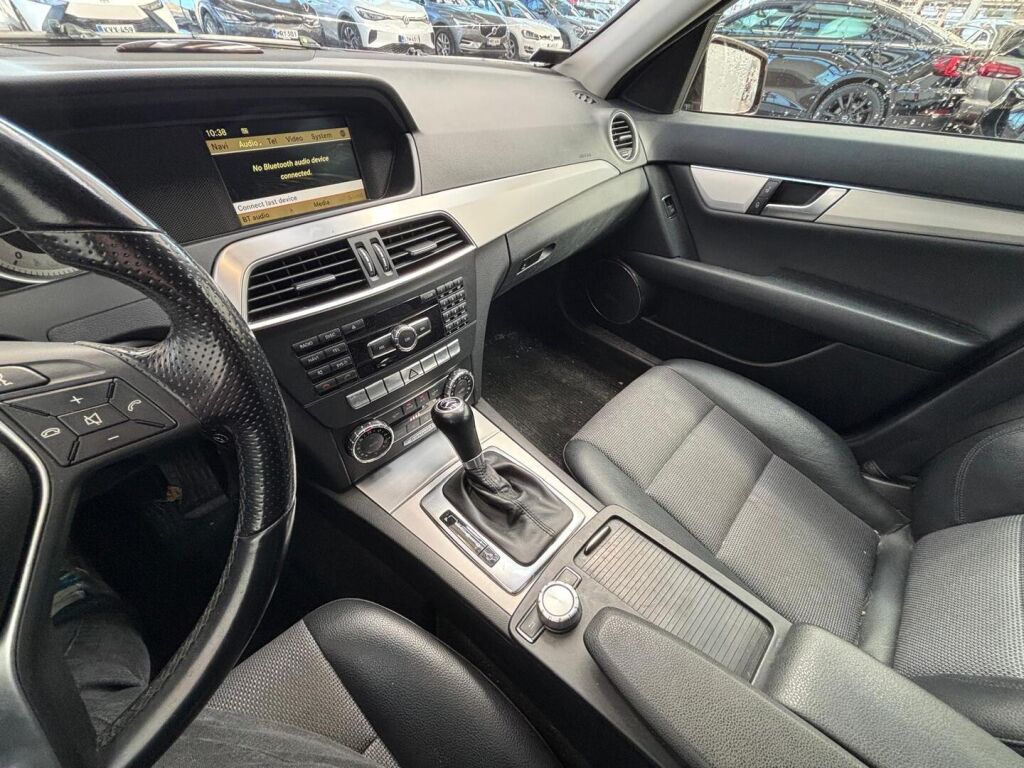 Mercedes-Benz C 2011 Ruskea (beige)