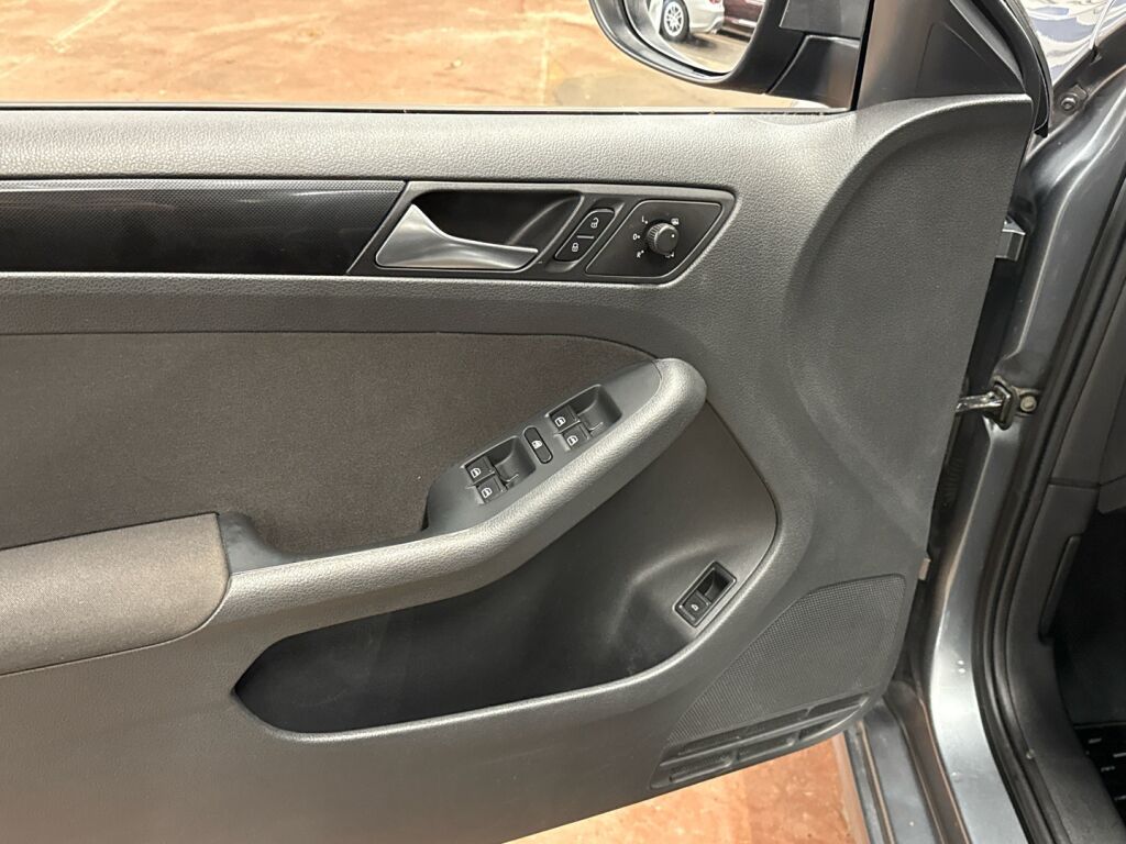 Volkswagen Jetta 2011 Harmaa