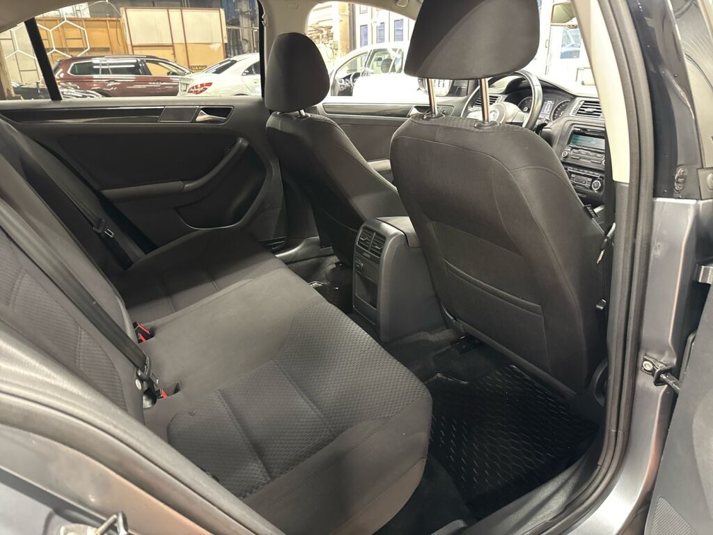 Volkswagen Jetta 2011 Harmaa