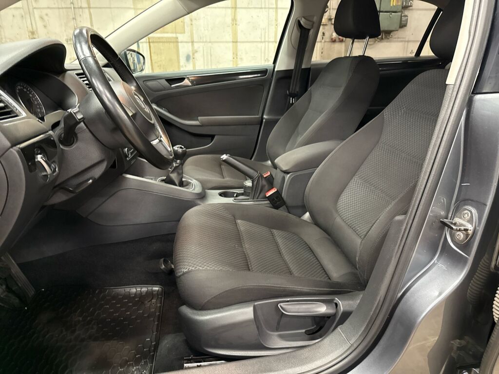 Volkswagen Jetta 2011 Harmaa