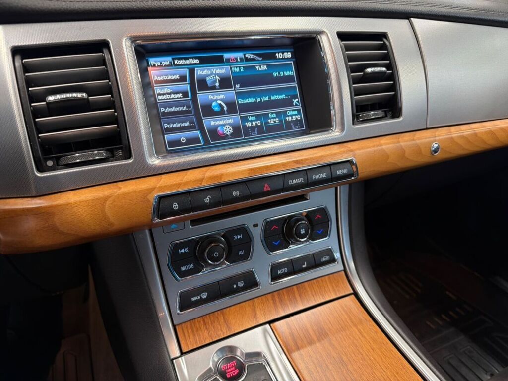 Jaguar XF 2012 Musta