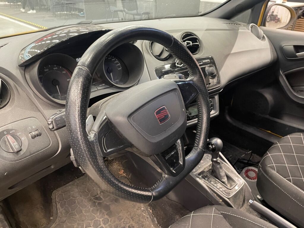 Seat Ibiza SC 2011 Keltainen
