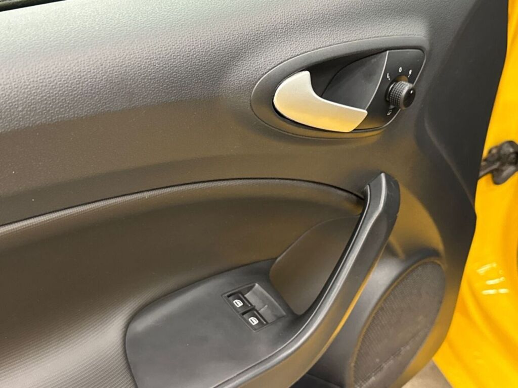 Seat Ibiza SC 2011 Keltainen