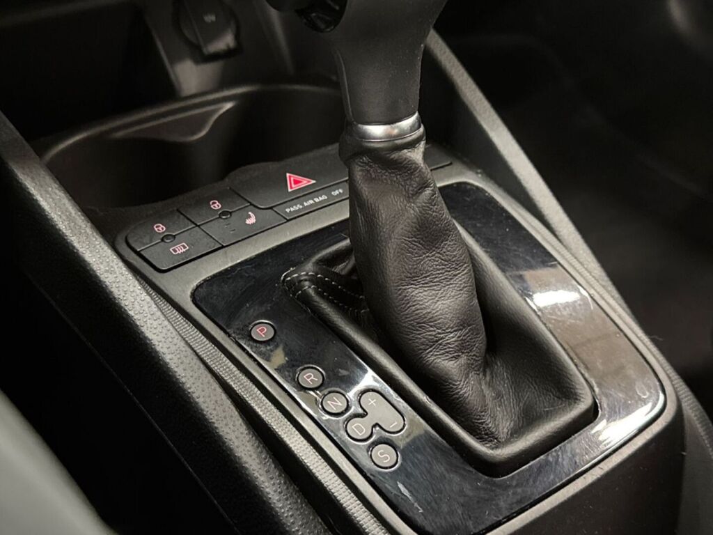Seat Ibiza SC 2011 Keltainen