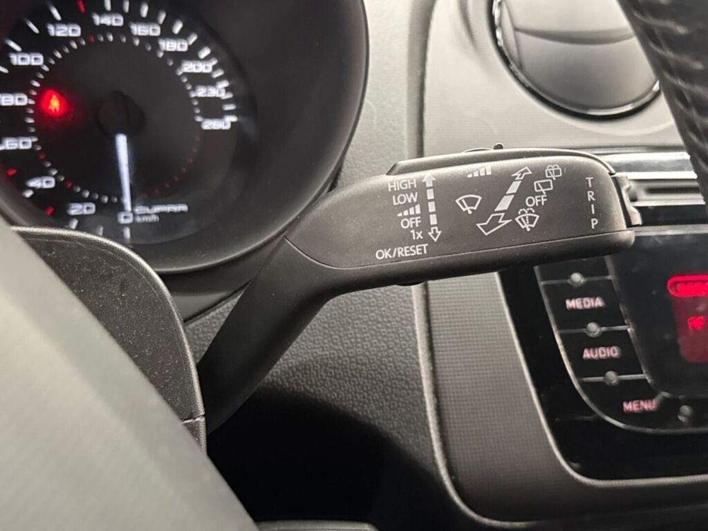 Seat Ibiza SC 2011 Keltainen