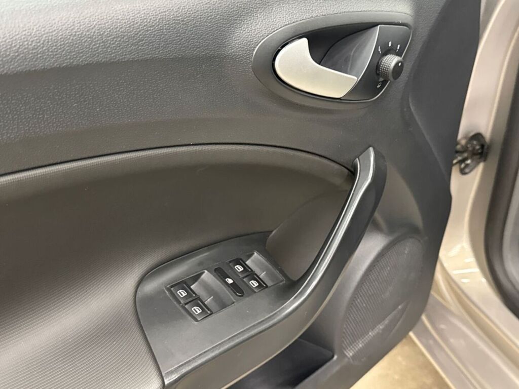 Seat Ibiza ST 2011 Ruskea (beige)
