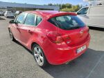 Opel Astra 2011 Punainen