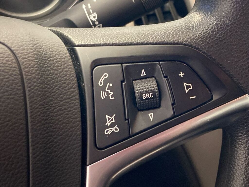 Opel Astra 2011 Punainen