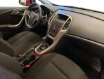 Opel Astra 2011 Punainen