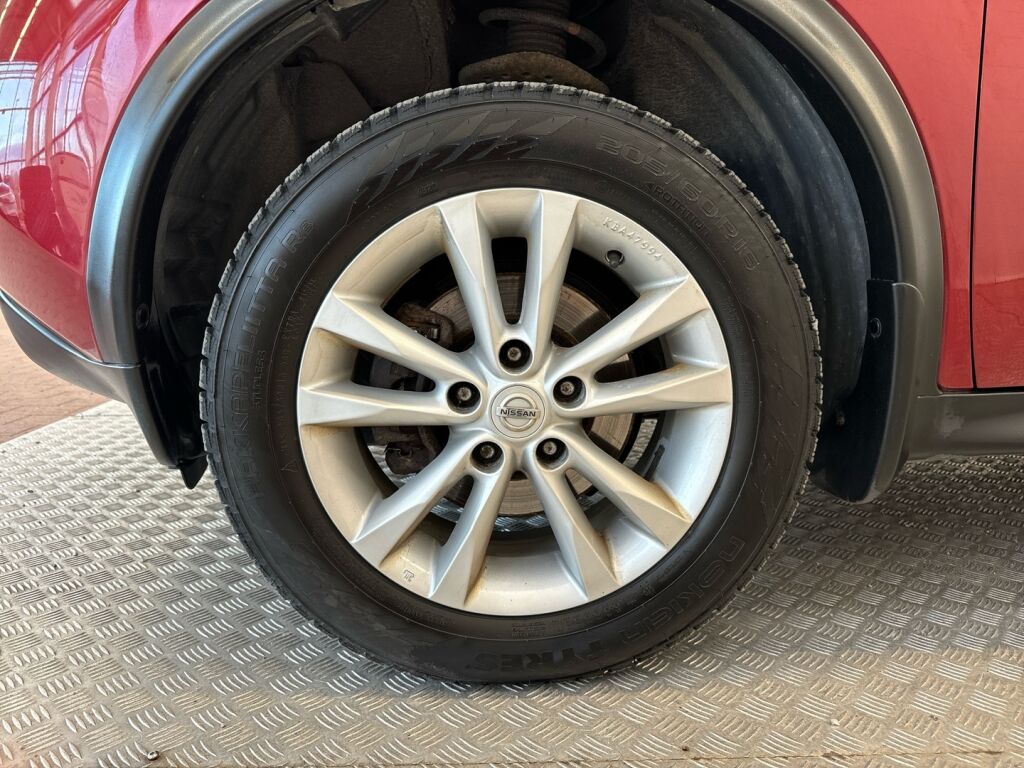 Nissan Juke 2012 Punainen