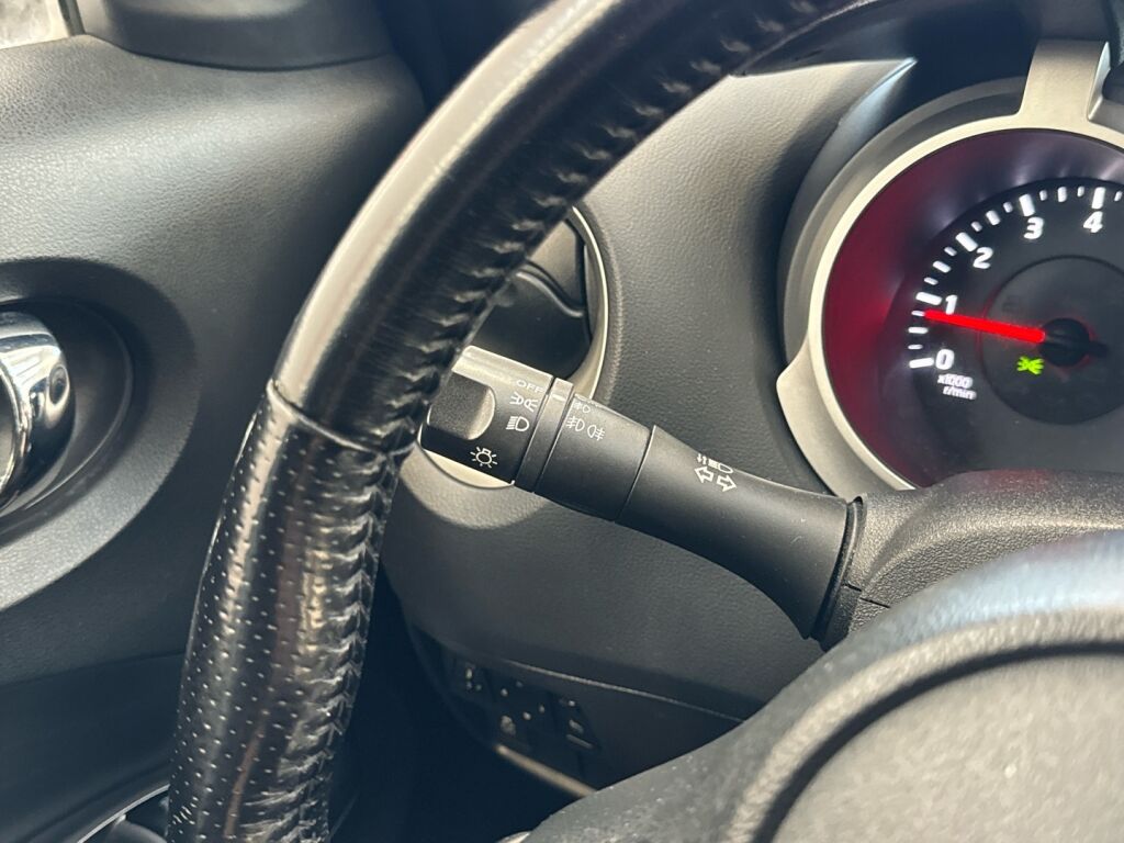 Nissan Juke 2012 Punainen