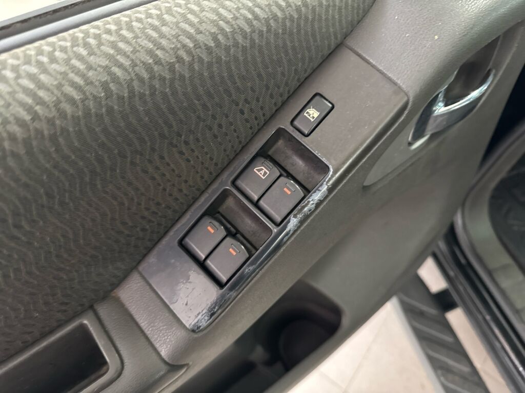 Nissan Navara 2012 Musta