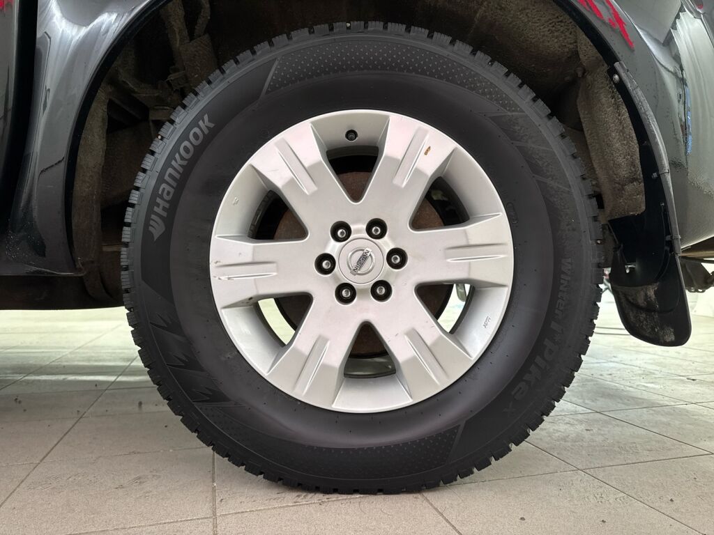 Nissan Navara 2012 Musta