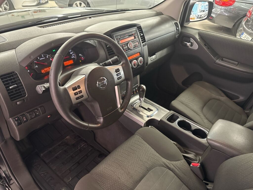 Nissan Navara 2012 Musta
