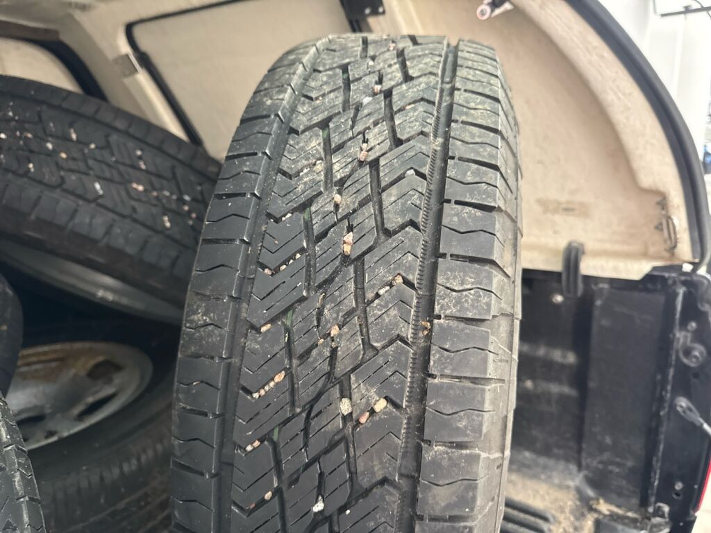 Nissan Navara 2012 Musta