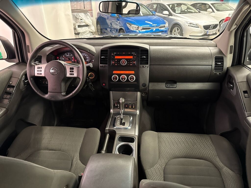 Nissan Navara 2012 Musta