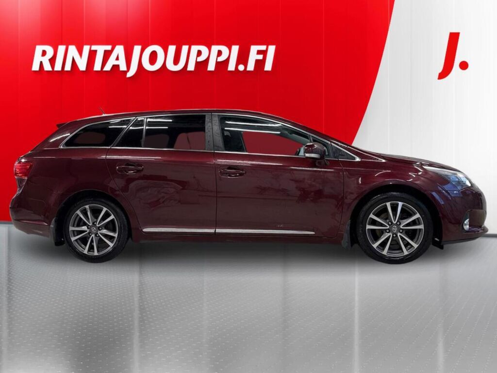 Toyota Avensis 2012 Punainen