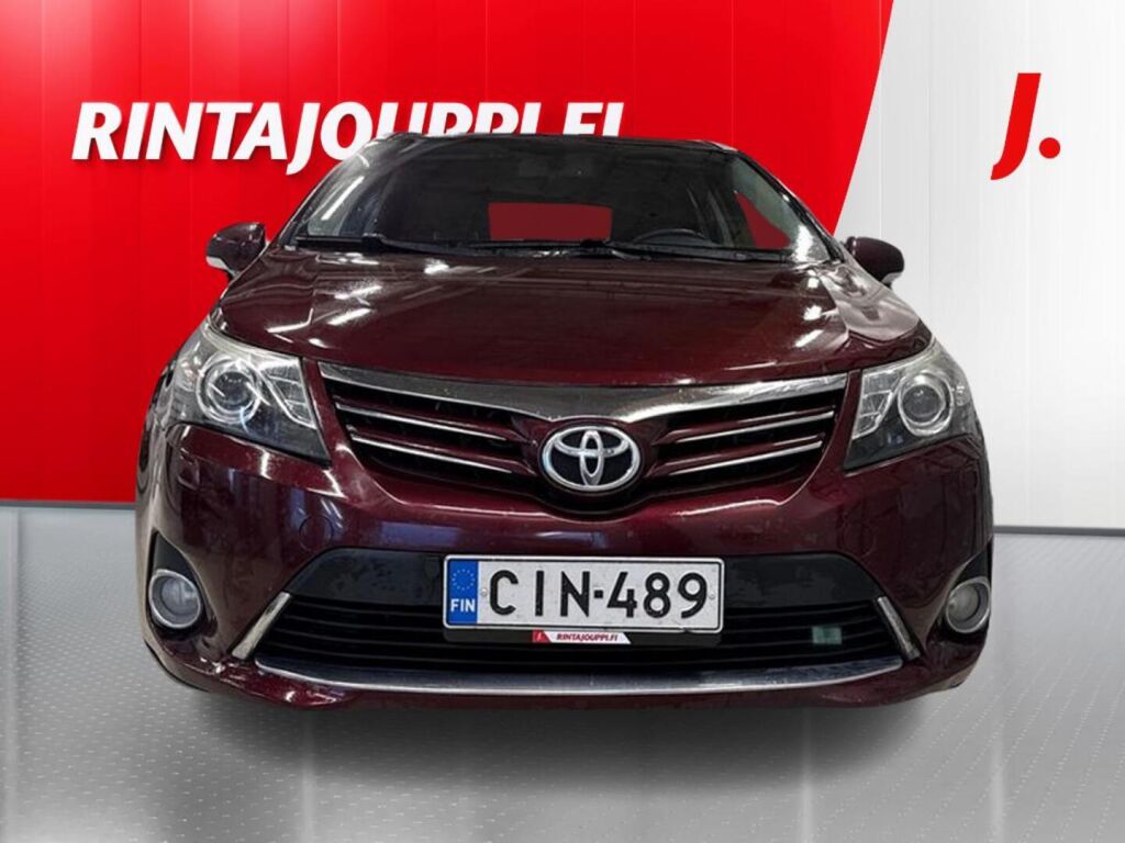 Toyota Avensis 2012 Punainen
