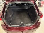 Toyota Avensis 2012 Punainen