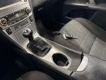 Toyota Avensis 2012 Punainen