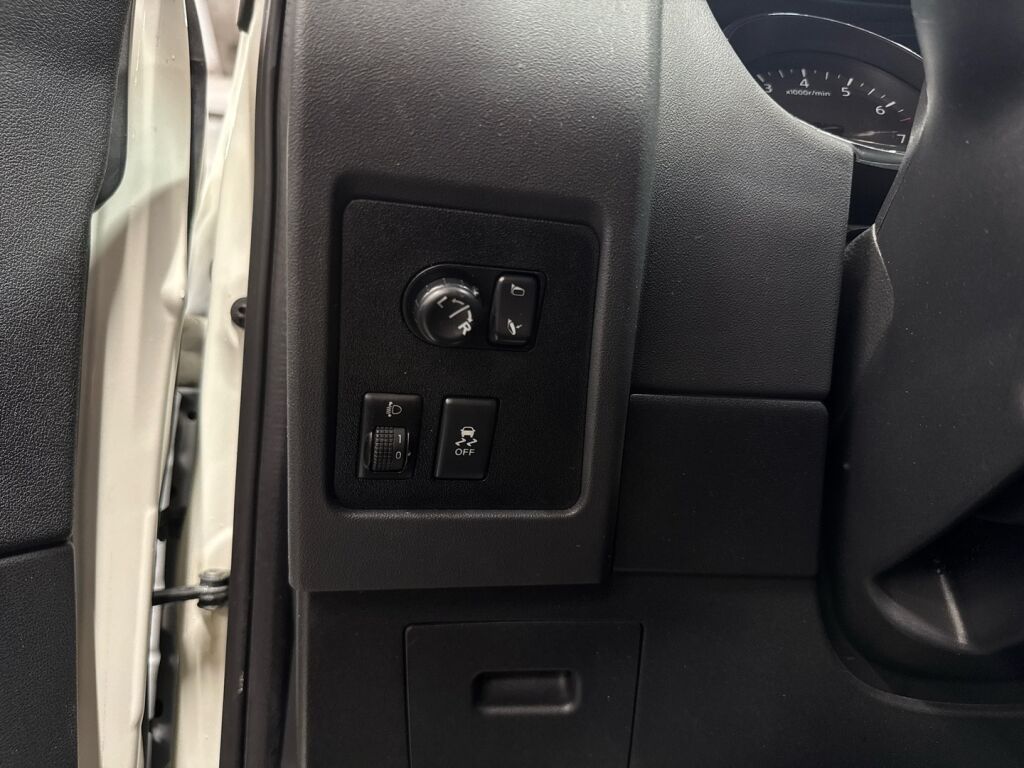 Nissan Qashqai 2012 Valkoinen