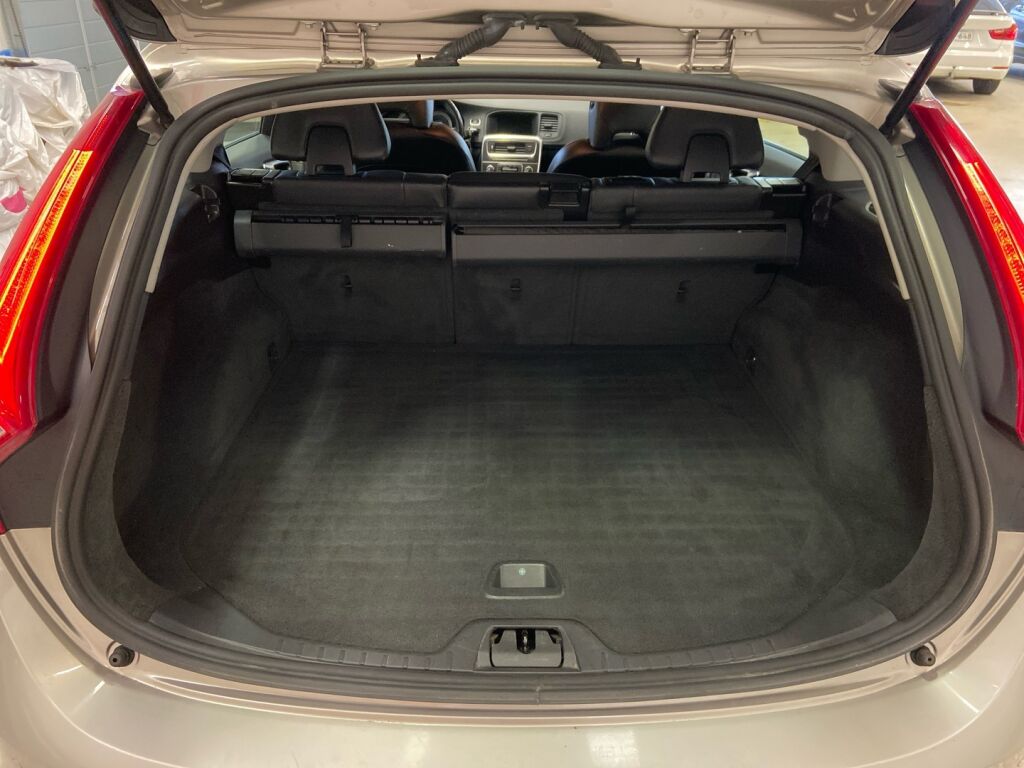 Volvo V60 2012 Ruskea (beige)