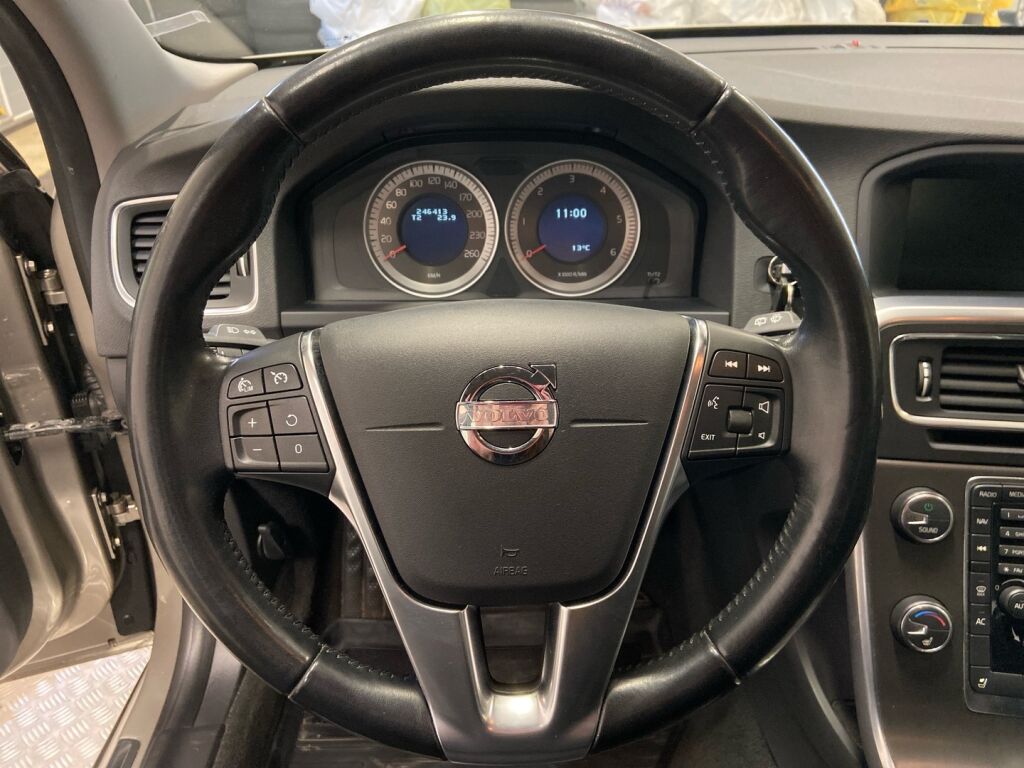 Volvo V60 2012 Ruskea (beige)