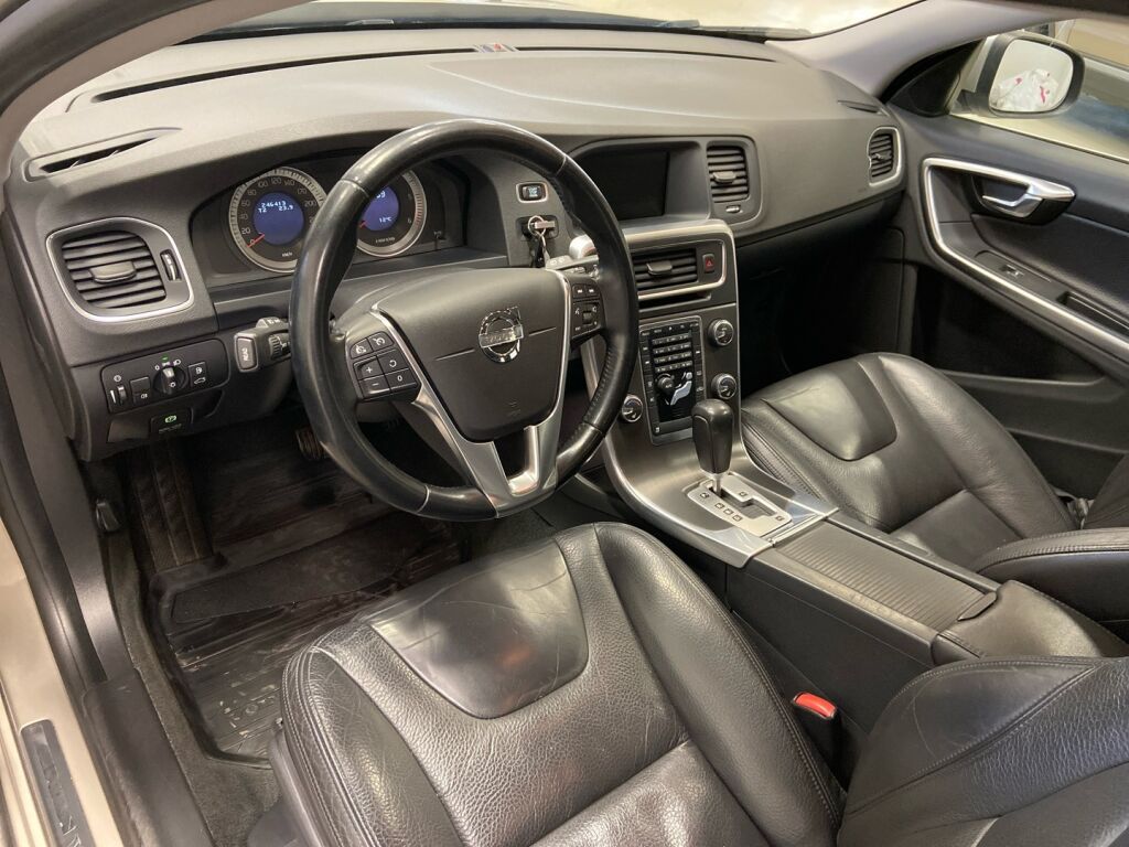 Volvo V60 2012 Ruskea (beige)