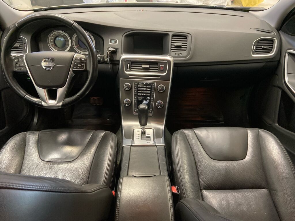 Volvo V60 2012 Ruskea (beige)