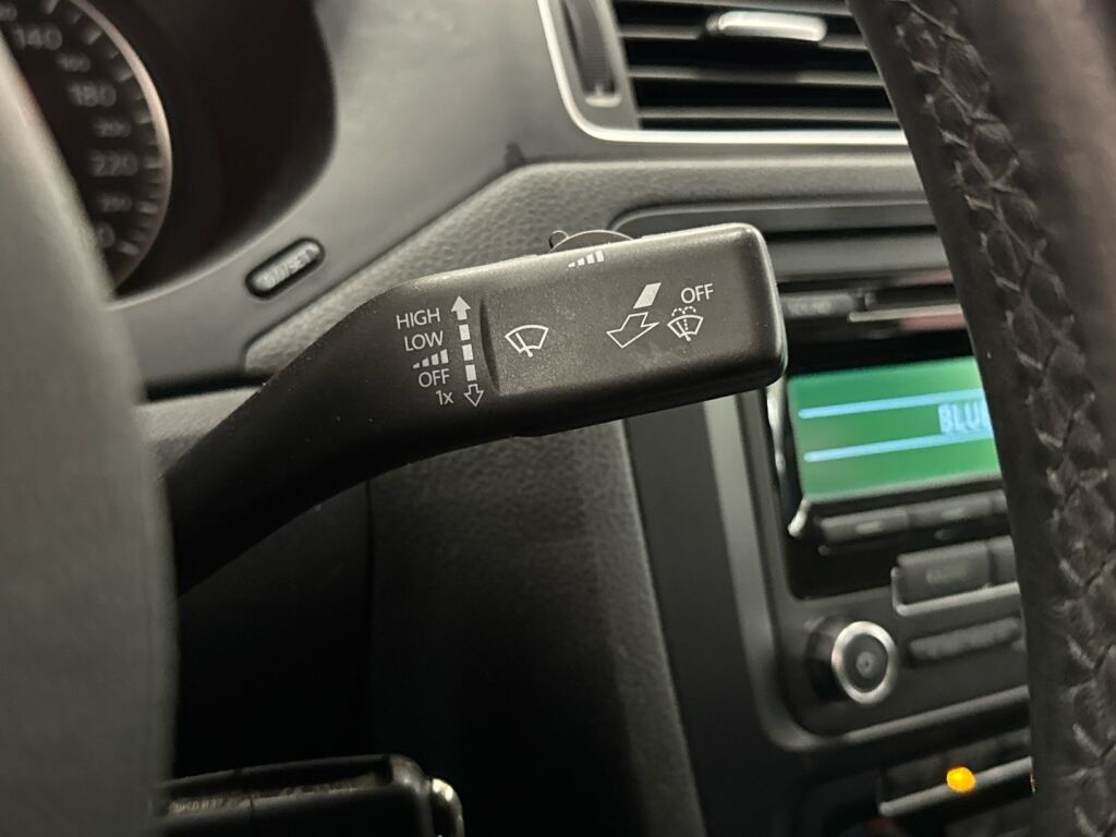 Volkswagen Jetta 2012 Sininen