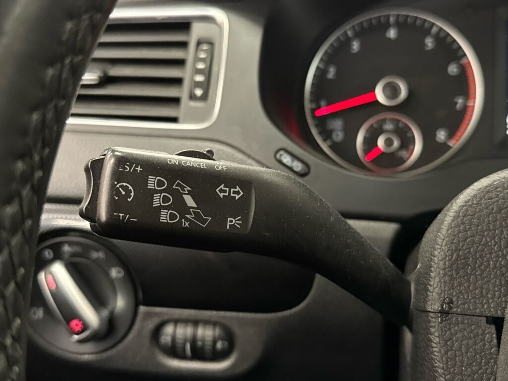 Volkswagen Jetta 2012 Sininen