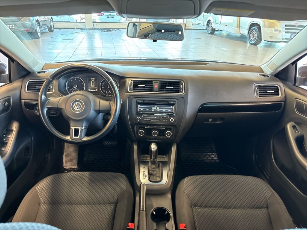 Volkswagen Jetta 2012 Ruskea (beige)