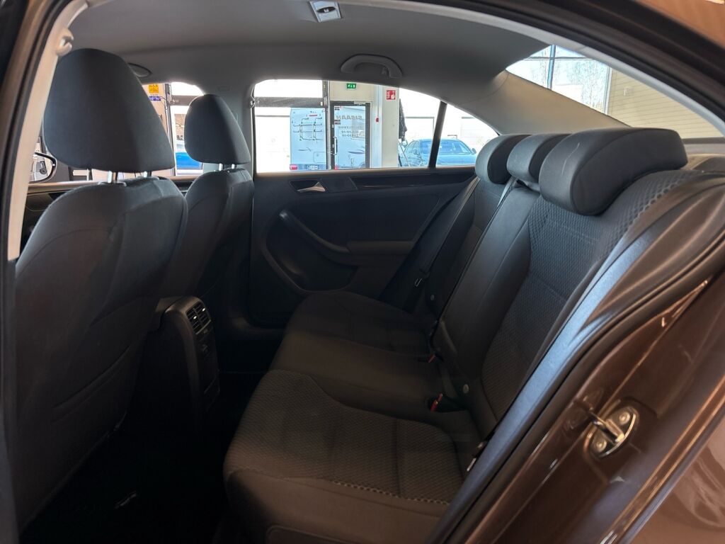 Volkswagen Jetta 2012 Ruskea (beige)