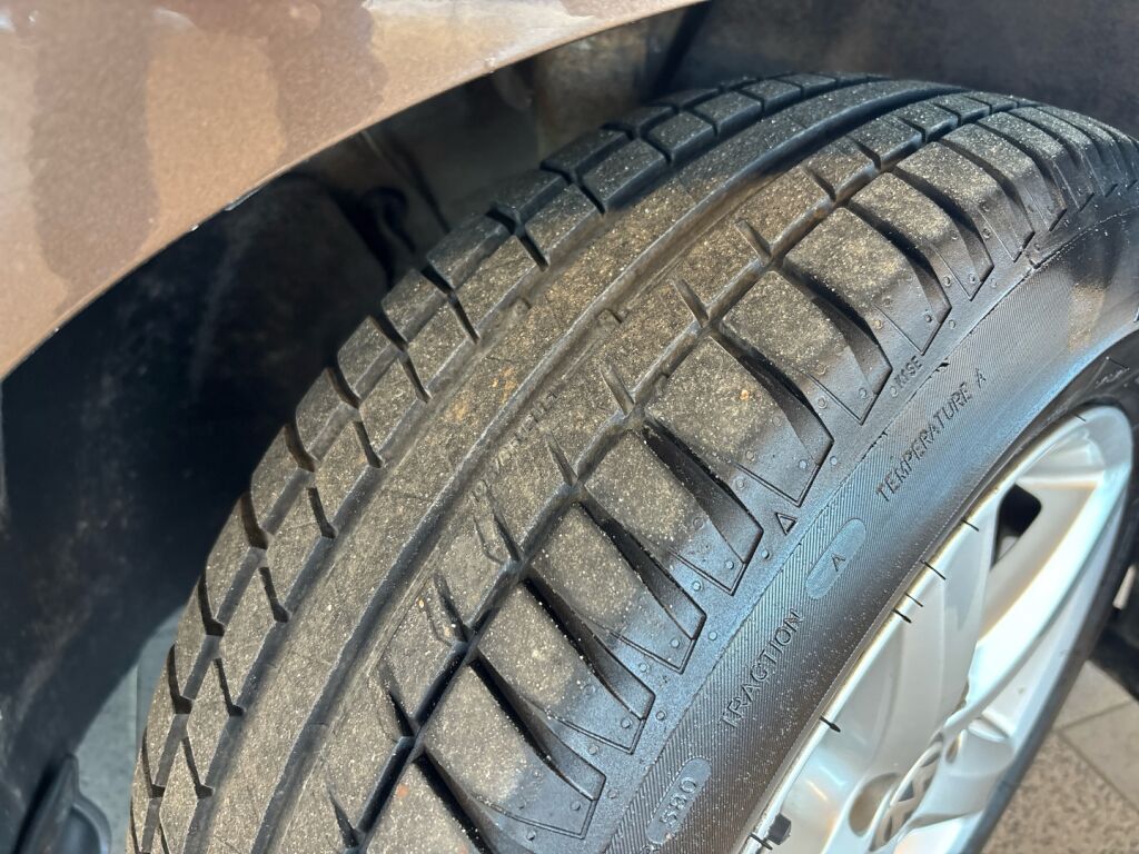 Volkswagen Jetta 2012 Ruskea (beige)