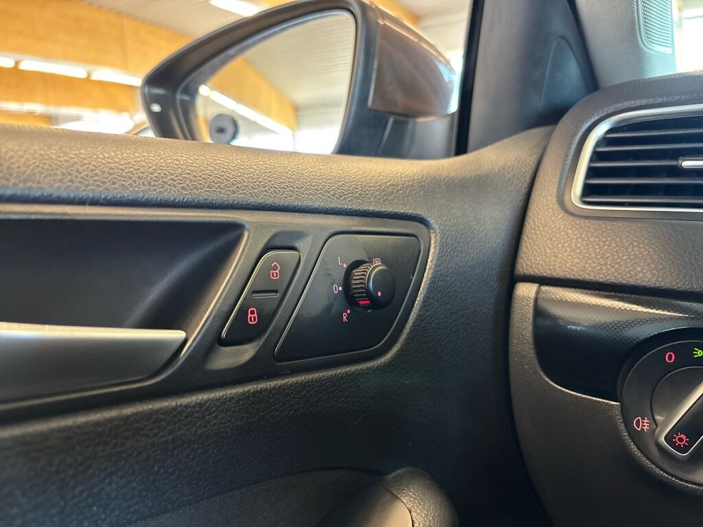 Volkswagen Jetta 2012 Ruskea (beige)