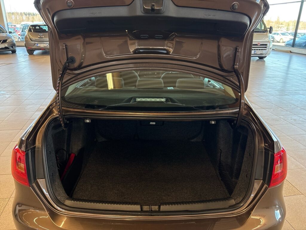 Volkswagen Jetta 2012 Ruskea (beige)