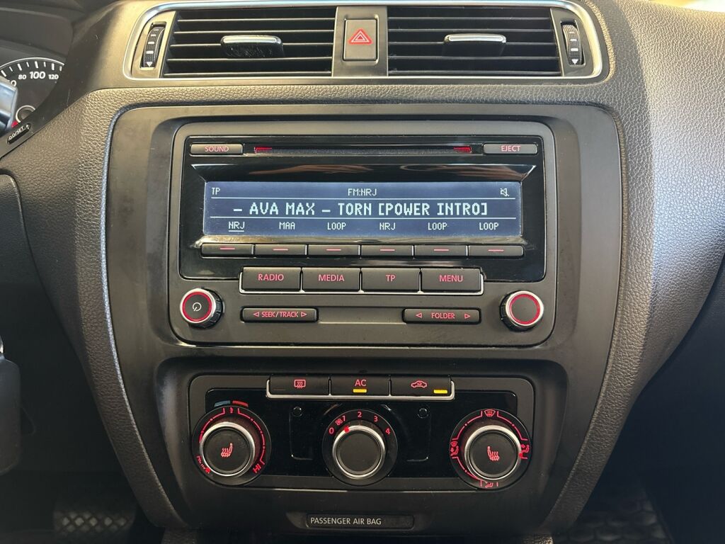 Volkswagen Jetta 2012 Ruskea (beige)