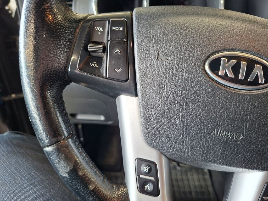Kia Sorento 2012 Ruskea (beige)