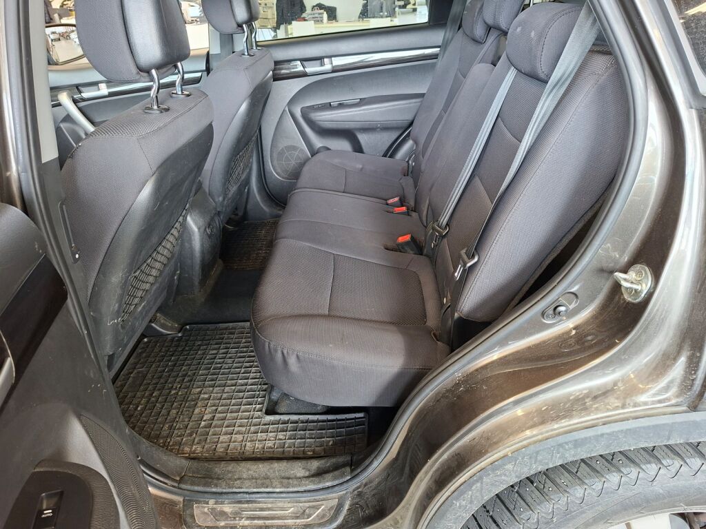 Kia Sorento 2012 Ruskea (beige)