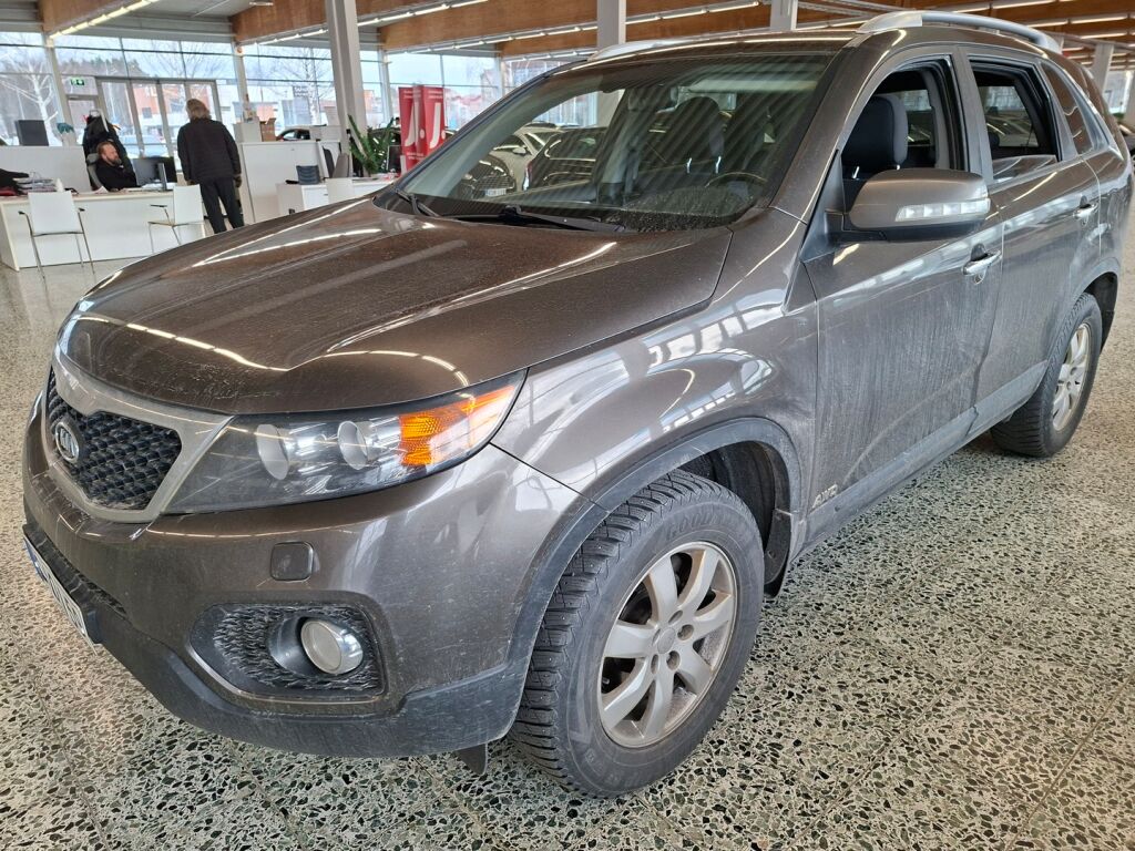 Kia Sorento 2012 Ruskea (beige)