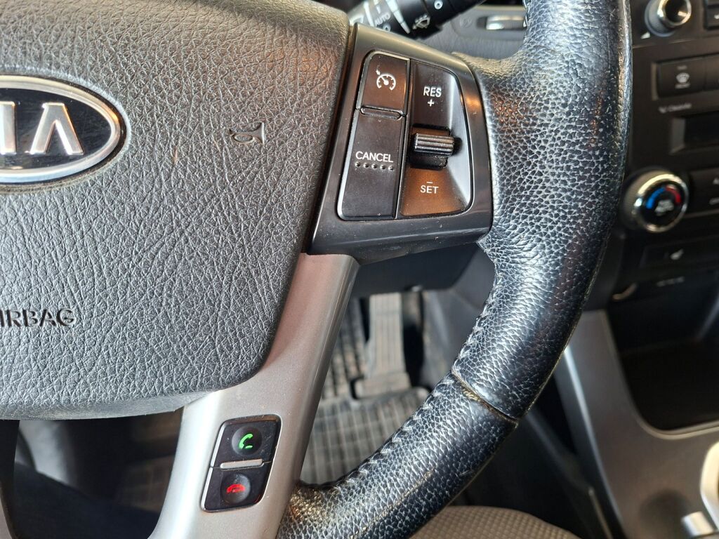 Kia Sorento 2012 Ruskea (beige)