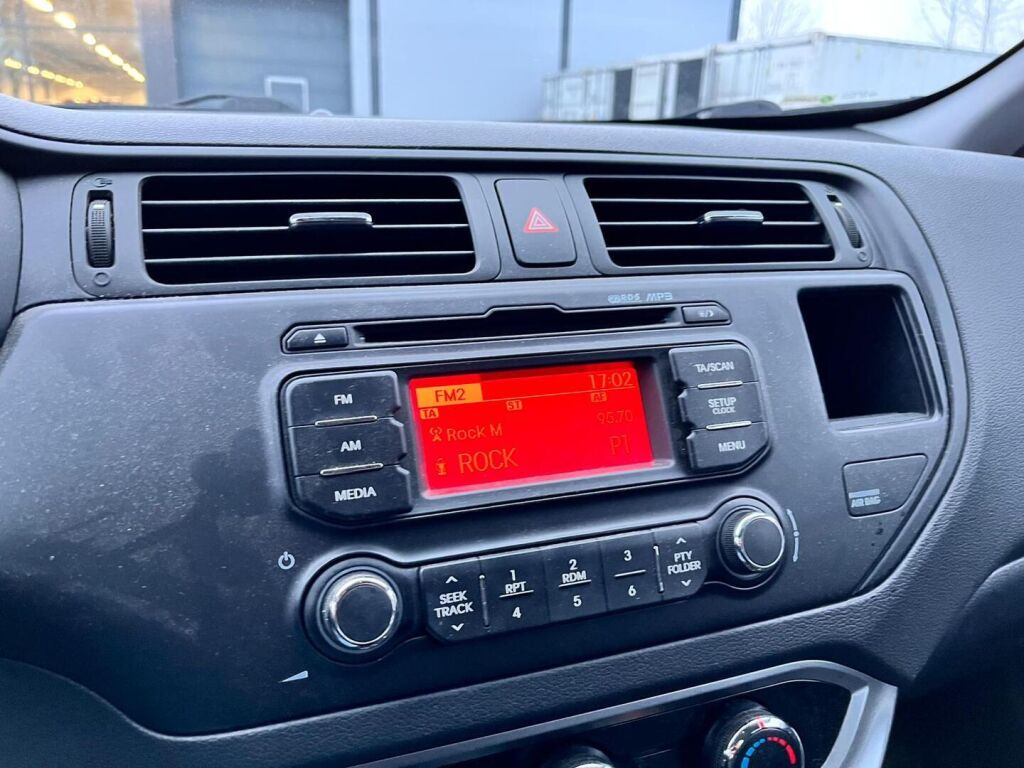 Kia Rio 2012 Ruskea (beige)