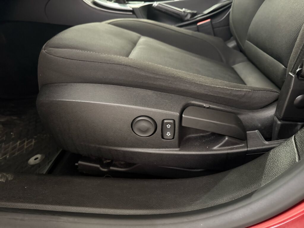 Opel Insignia 2012 Punainen