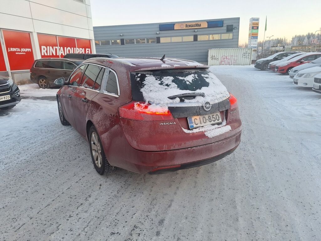 Opel Insignia 2012 Punainen