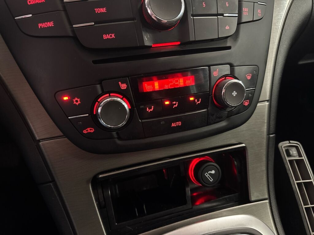 Opel Insignia 2012 Punainen