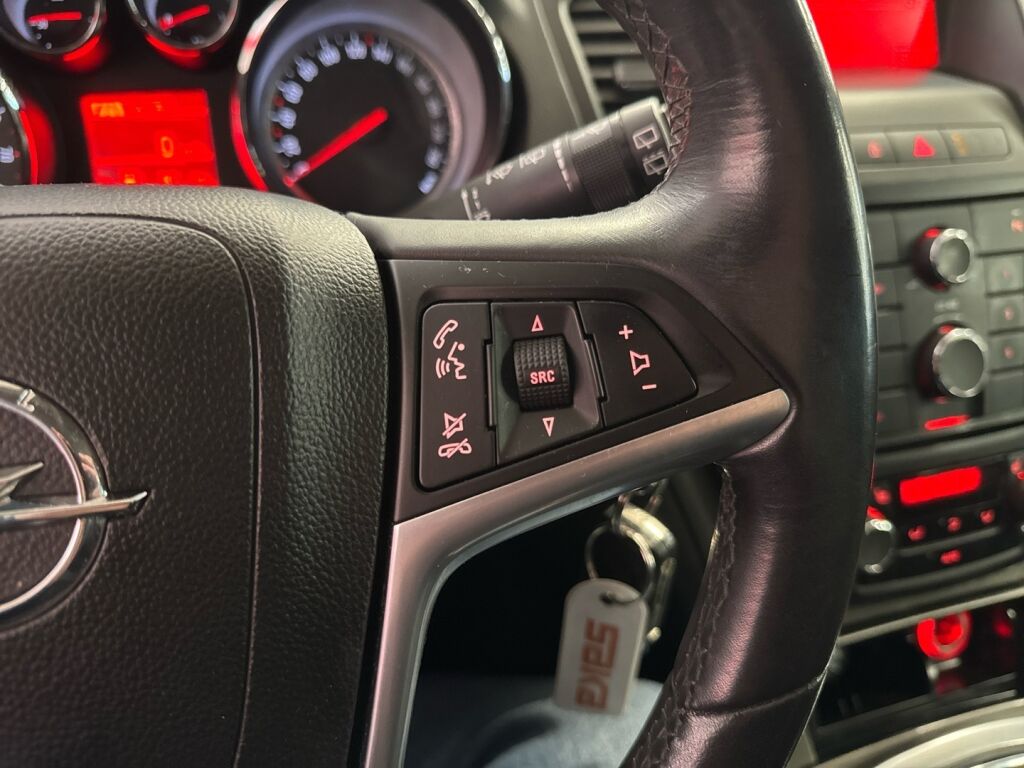 Opel Insignia 2012 Punainen