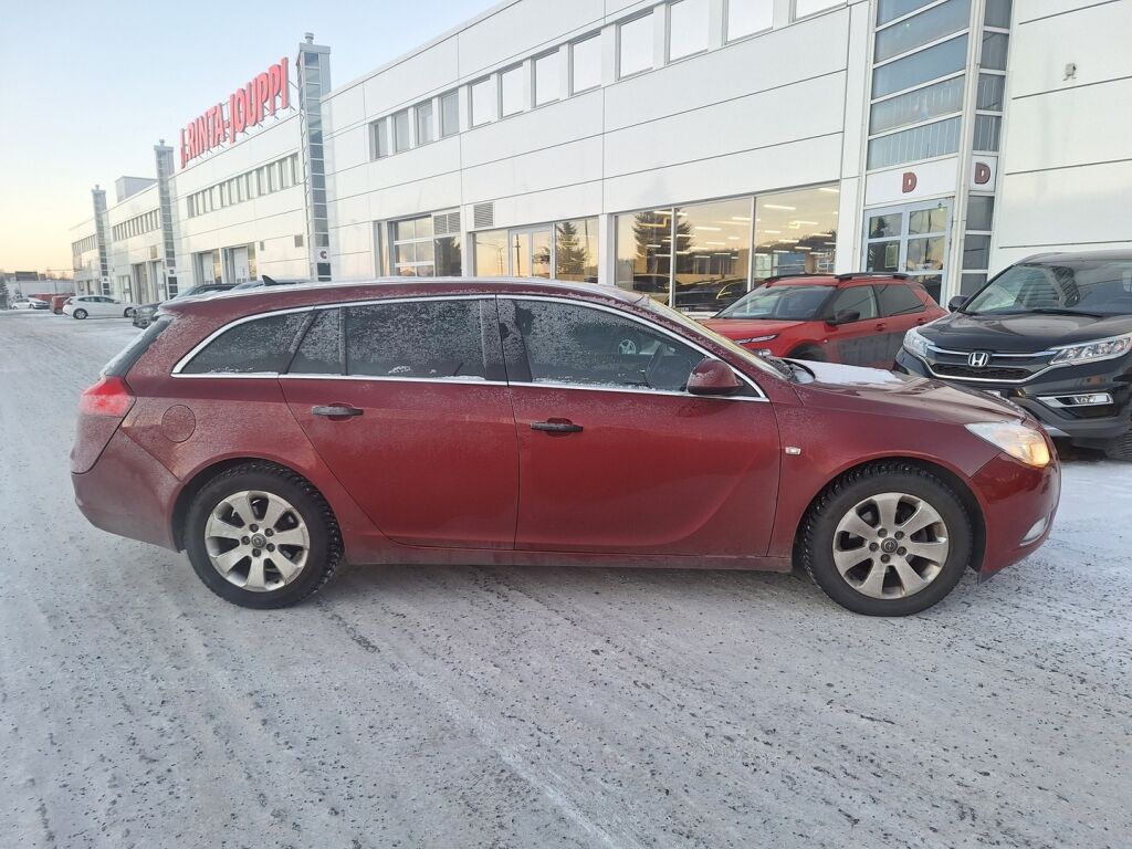 Opel Insignia 2012 Punainen