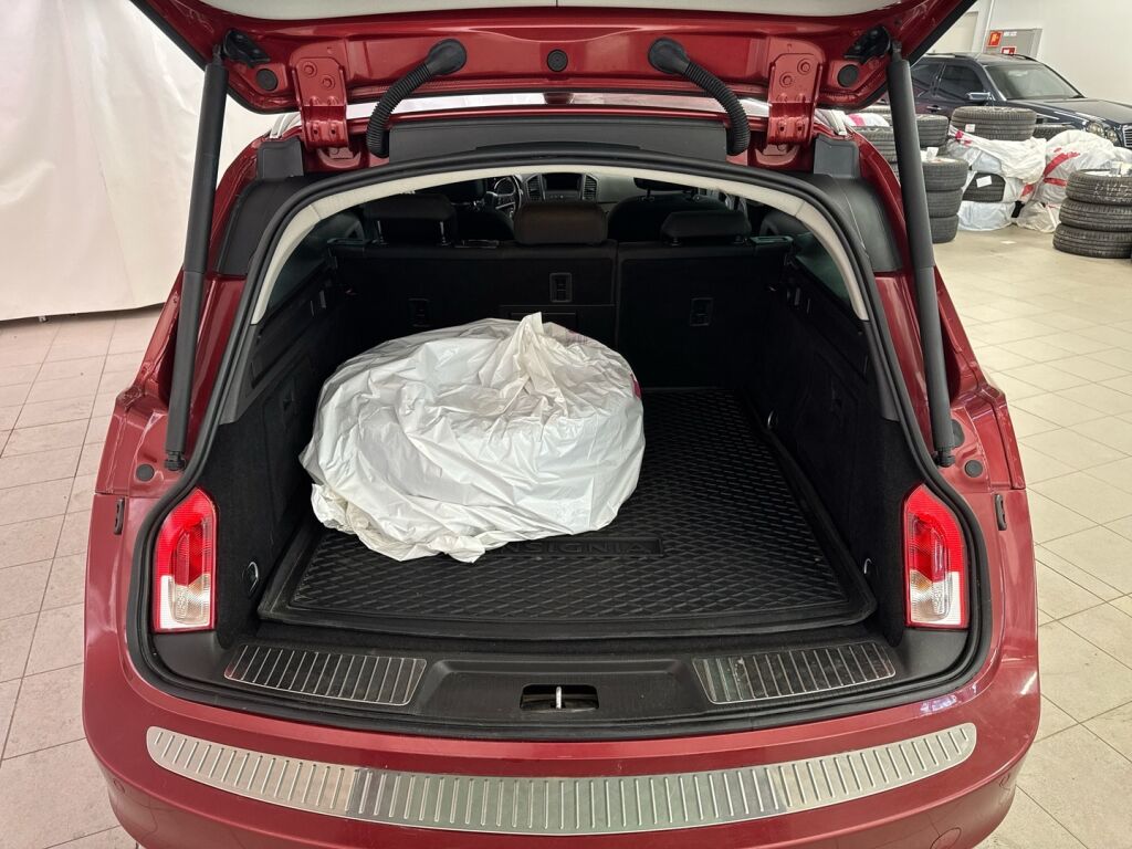 Opel Insignia 2012 Punainen